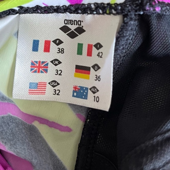 Arena Tankini Swim Top - USA Size 32 - Picture 11 of 11